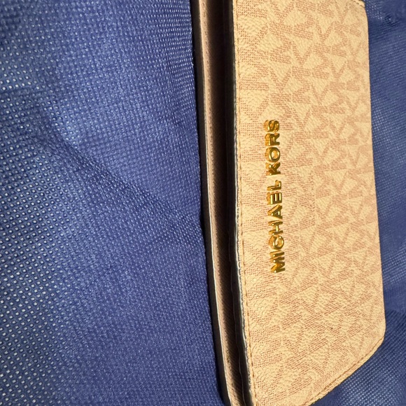 🛑SOLD🛑 Michael Kors Beige/Pink Wallet - Picture 3 of 8